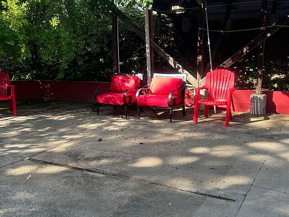 Outdoor chairs for entertaining