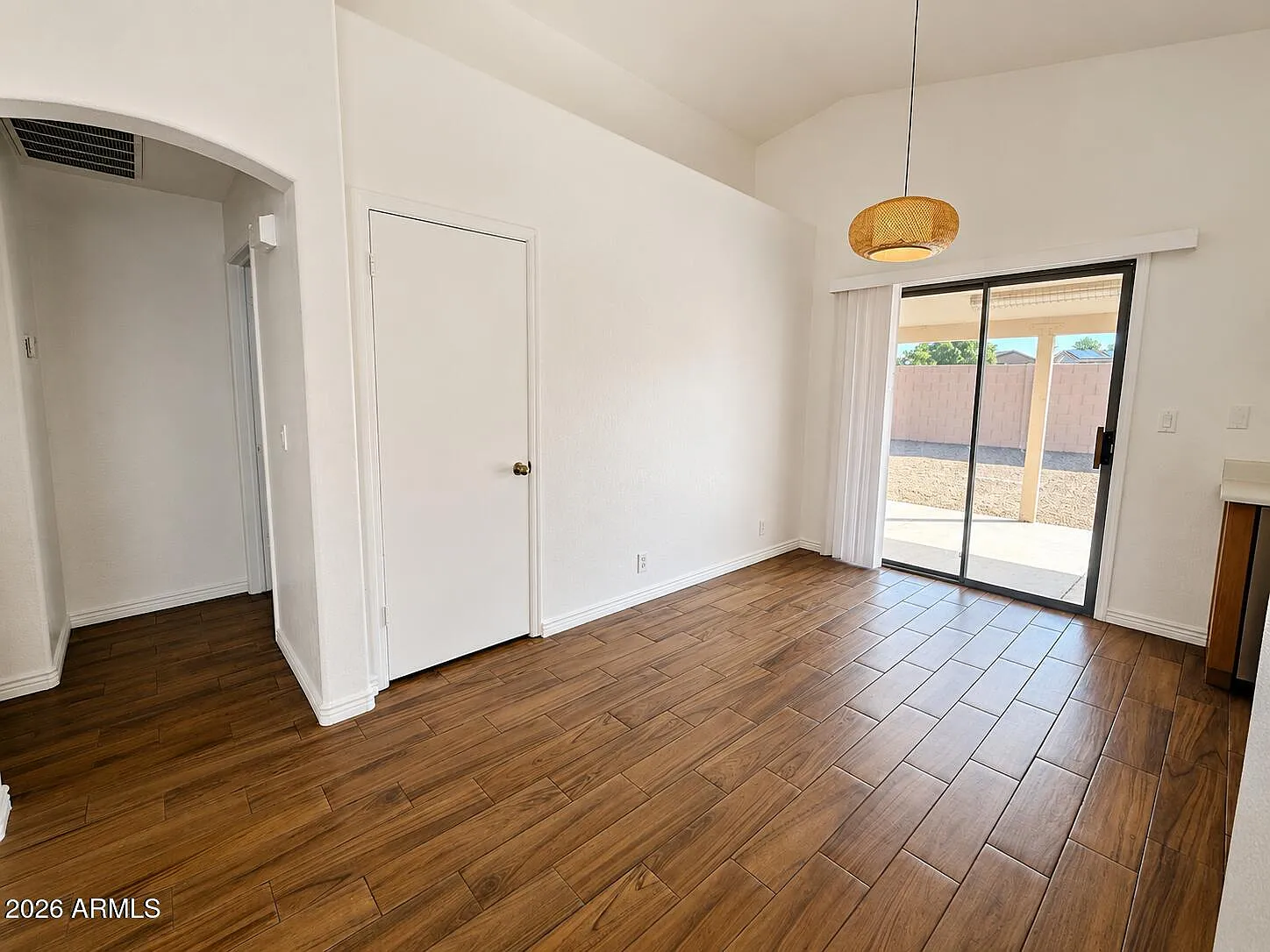 3 bed, 2.0 bath, 1065 sqft, $2,000 — Photo 4
