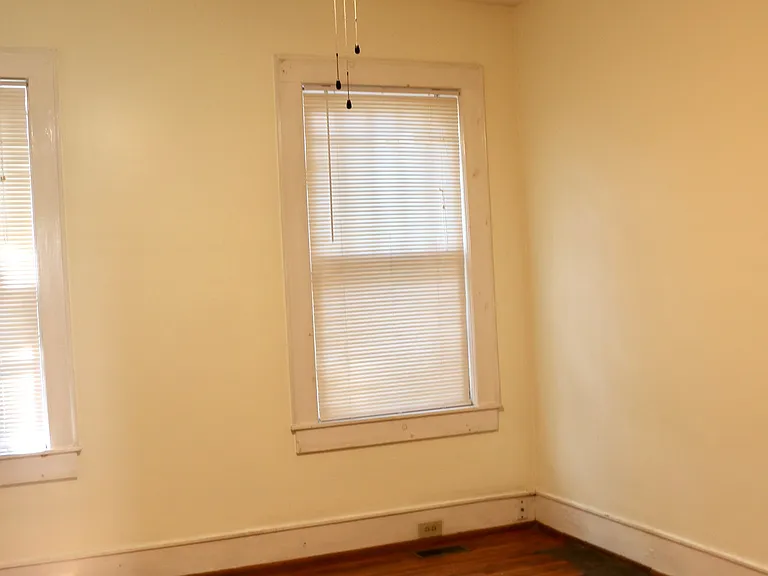 115 Robinson St — Photo 19