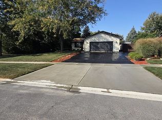 1035 Schoolgate Rd, New Lenox, IL 60451