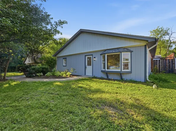 702 Columbus St, McHenry, IL 60051