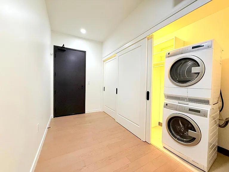 1050 S Grand Ave #1404 — Photo 23