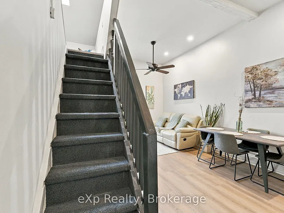 94 Wellington St #2
