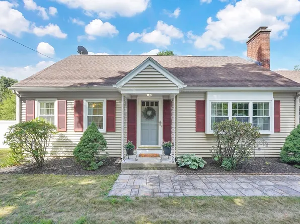 9 Longview Dr, Wilbraham, MA 01095