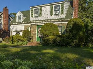 40 Sunset Rd, Valley Stream, NY 11580