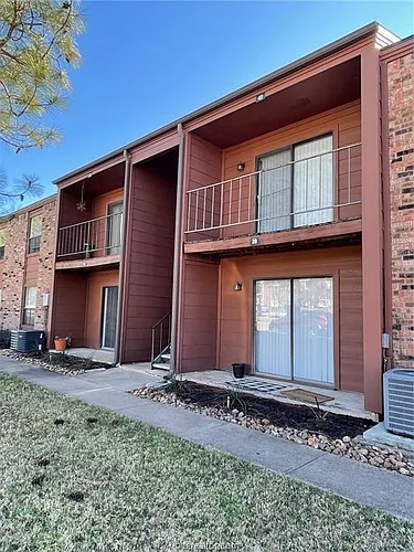 904 University Oaks Photo 1