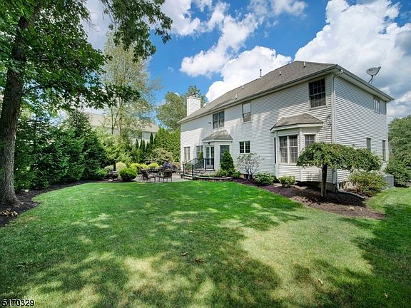 4th image of 4 Melville Ct