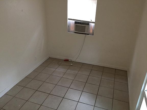 3rd image of 713 Scotland Dr APT 2