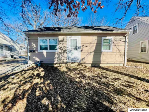 954 15th St NE, Mason City, IA 50401