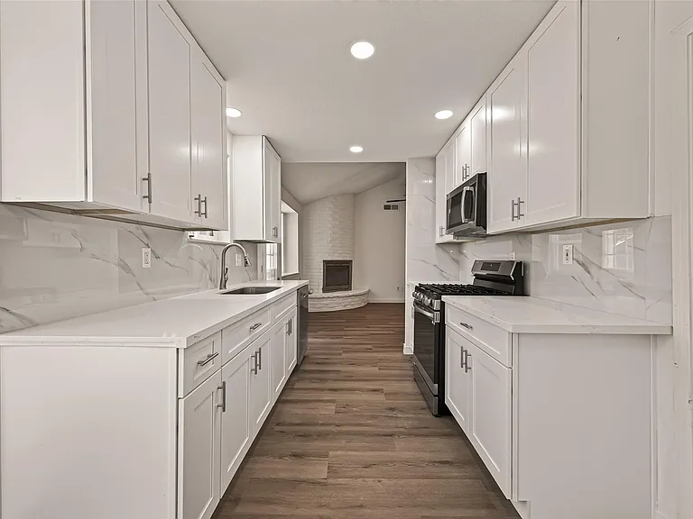 313 Stratmore Dr — Photo 8