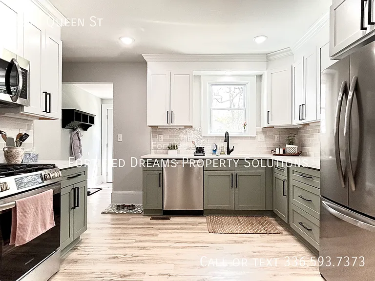 2240 Queen St — Photo 12