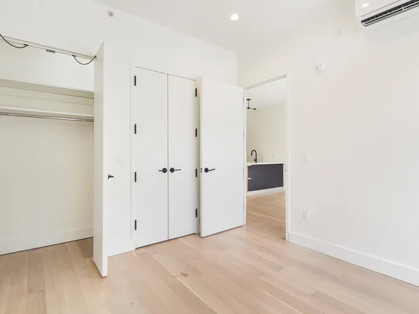 25 Bruckner Boulevard image 9 of 31