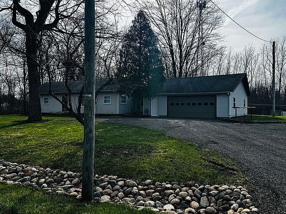 2nd image of 1639 Lilac Rd