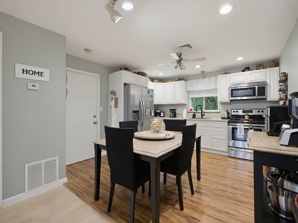 5455 N Main St APT 6F, Fall River, MA 02720