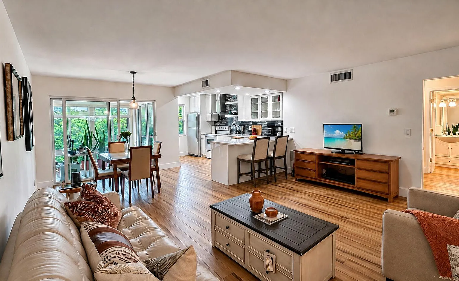 1 bed, 1.5 bath, 950 sqft, $2,000 — Photo 1