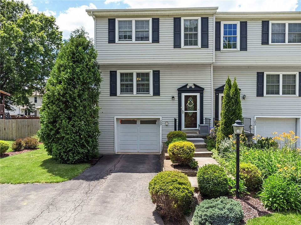 1st image of 207 Opal Dr