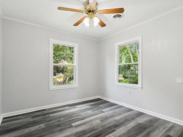 162 Hoover Dr — Photo 10