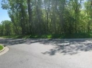 334 Brickyard Dr, Chaska, MN 55318