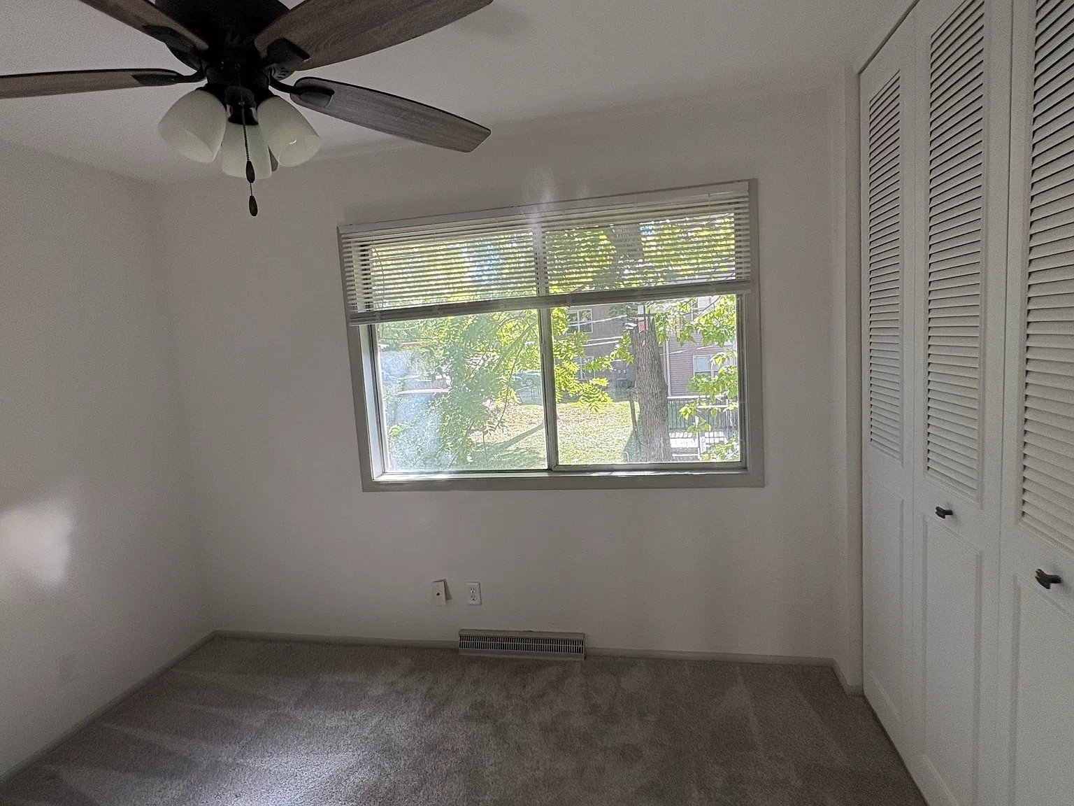404 S Prairie St — Photo 3