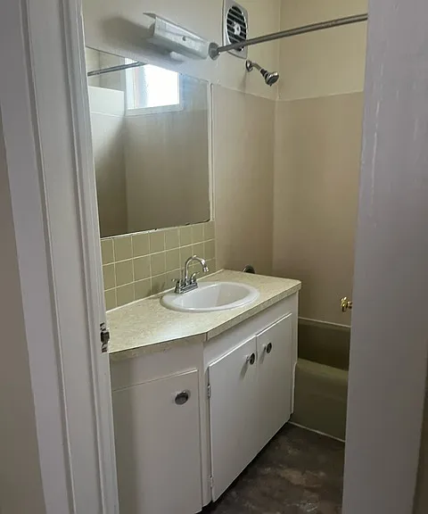 415 NE Kamiaken St — Photo 2