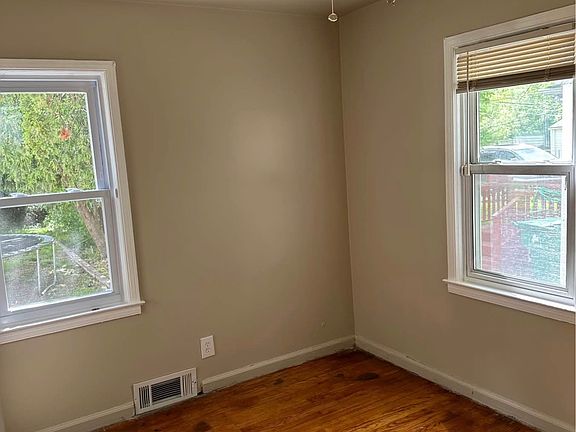 5th image of 14692 Agnes Ave
