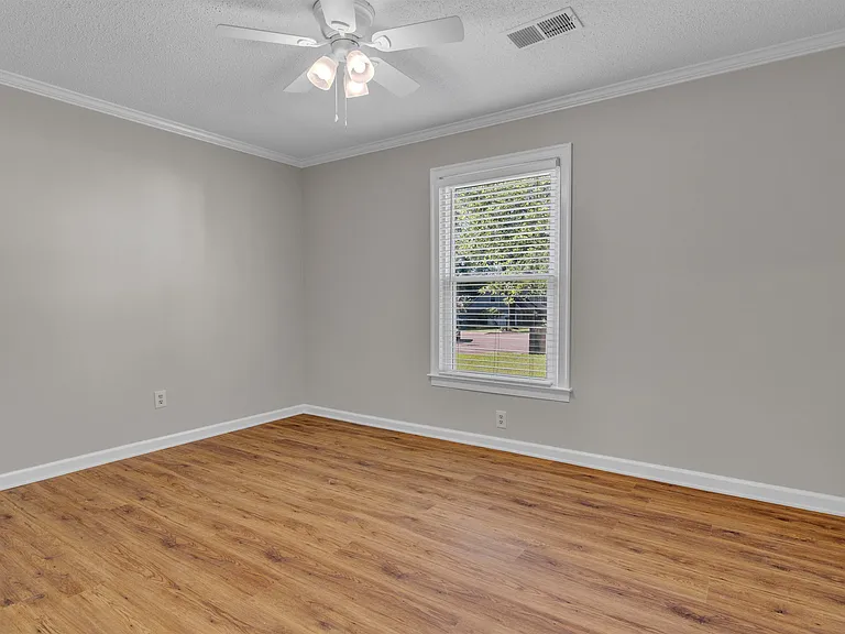 636 Fox Chase Cv N — Photo 17