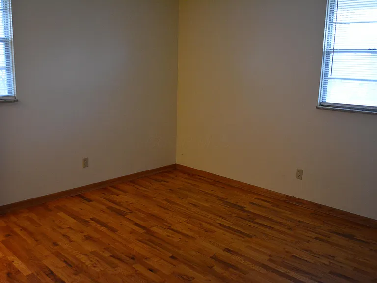 1533 Elmwood Ave — Photo 10