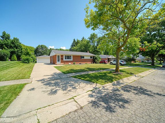 4th image of 732 Bassett Dr