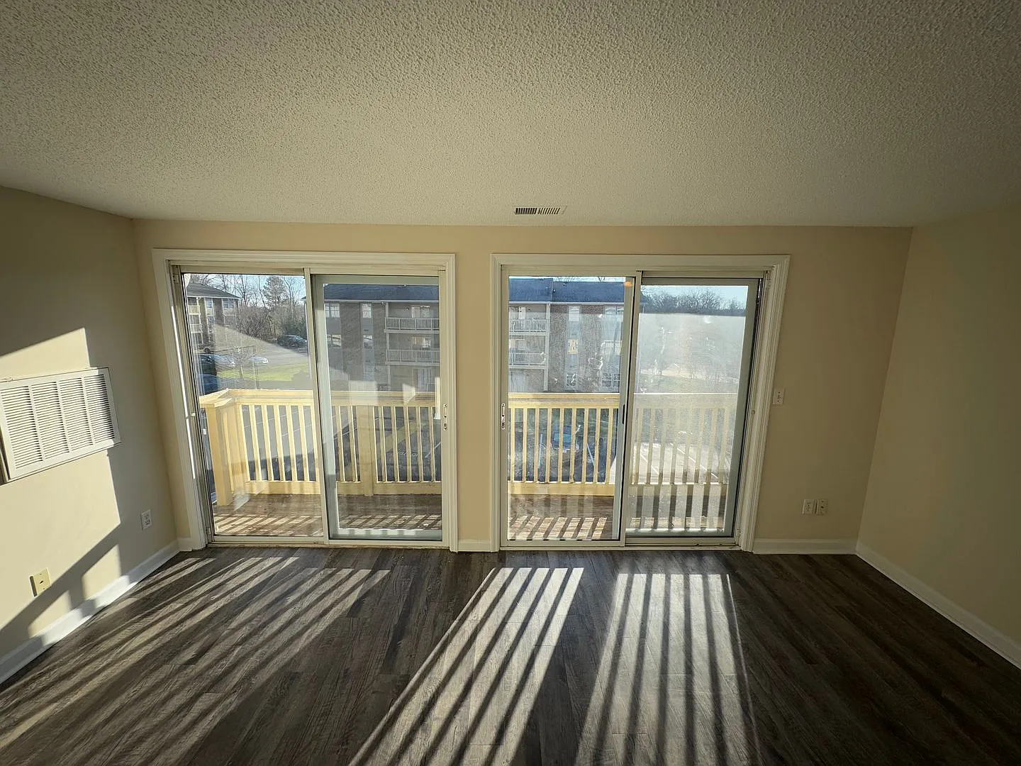 1604 Arlyn Circle Apt M — Photo 3