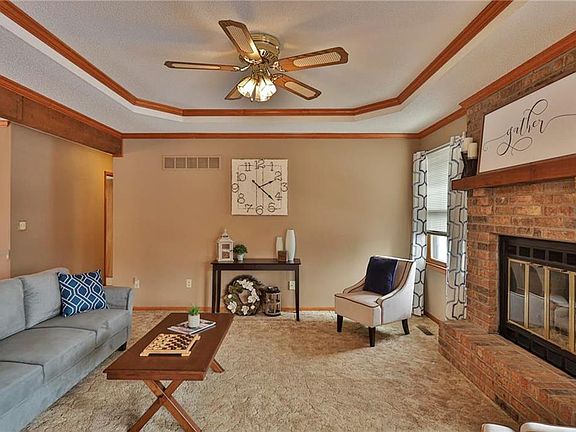 4th image of 2051 NE Patterson Dr