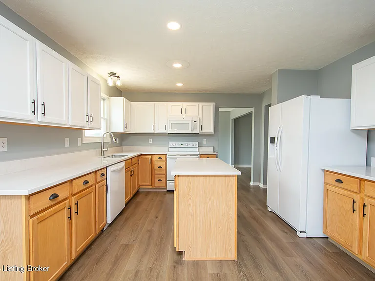 6702 Shallow Rock Dr — Photo 4