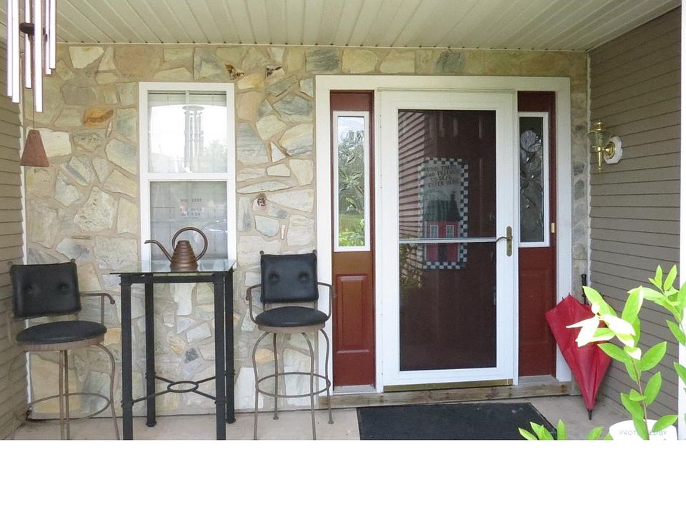 1st image of 33 Cypress Pl