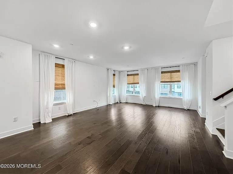 89 Bataan Ave — Photo 16