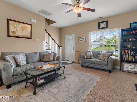 3rd image of 209 Admiral Ct