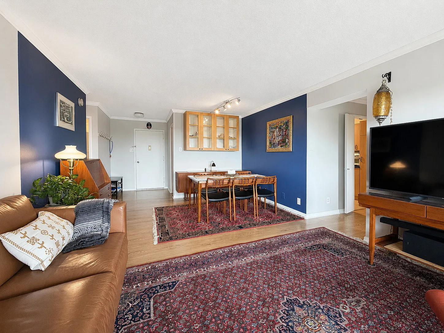 2 bed, 986 sqft, $2,400 — Photo 2