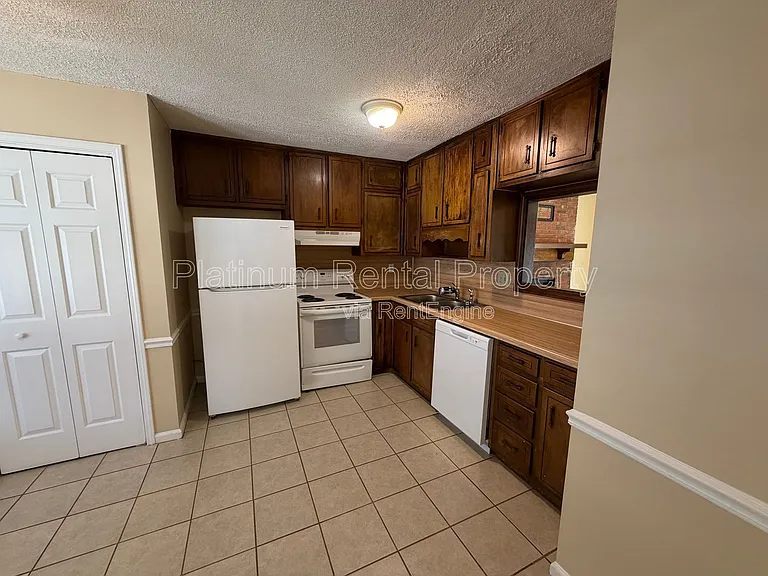1955 Patterson Ct — Photo 6