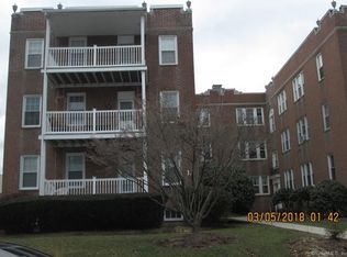 19 Robin Rd APT B4, West Hartford, CT 06119