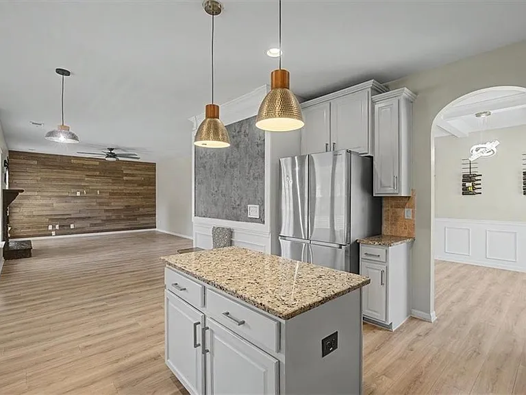 8757 Danley Dr — Photo 7
