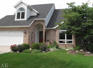 2 Weathervane Ct, Bloomington, IL 61704