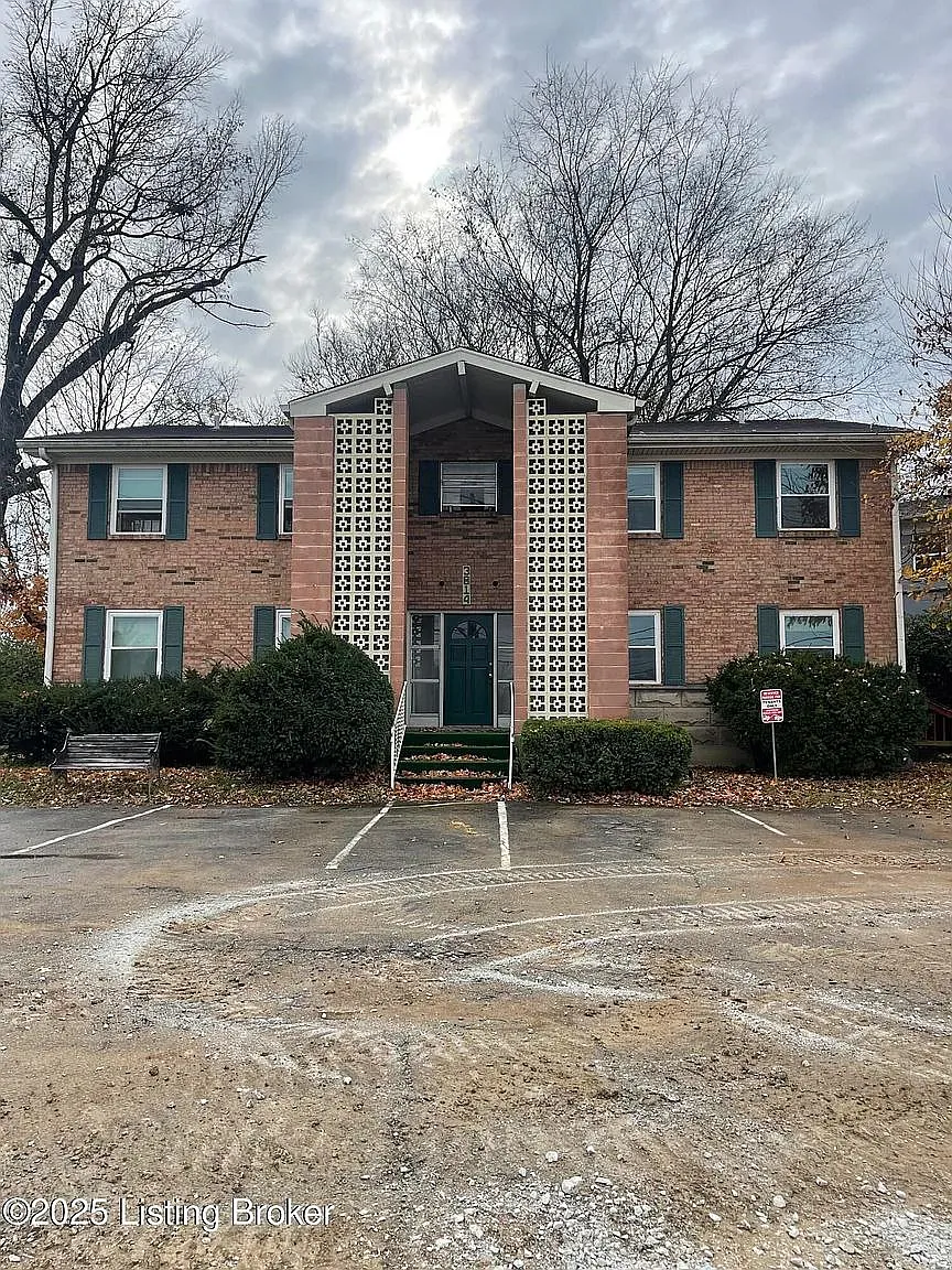 2 bed, 860 sqft, $1,300 — Photo 1