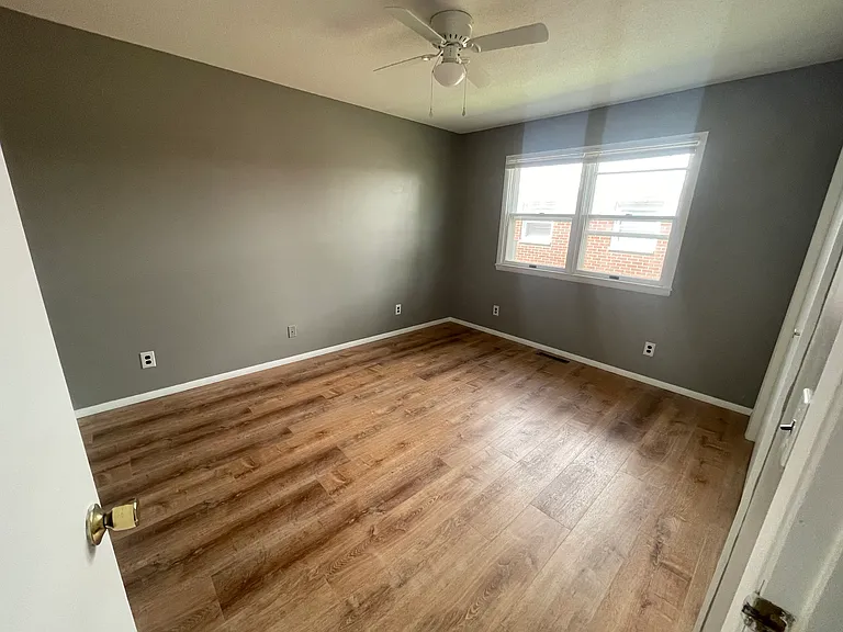 304 N Independence St #B — Photo 9