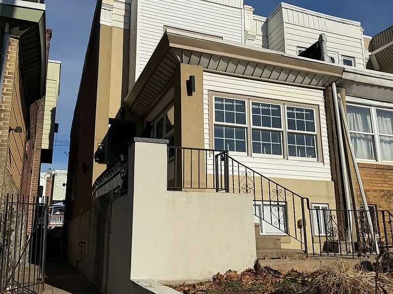 5445 W Berks St — Photo 11