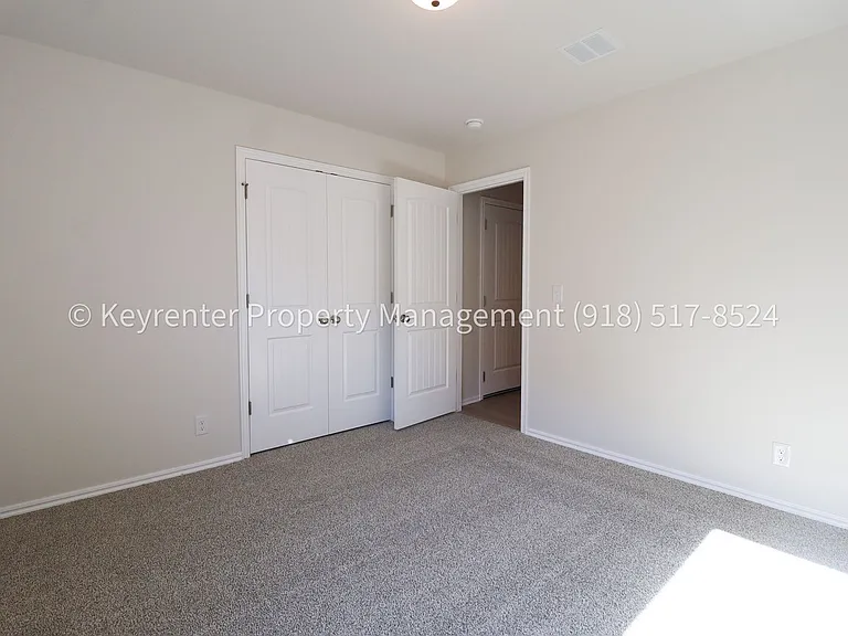 4500 W Winston St — Photo 12