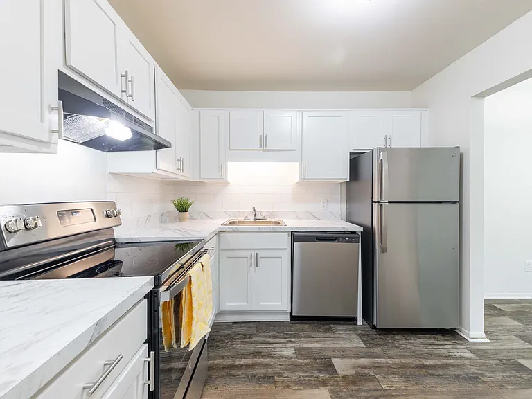 Coach House Apartments — Photo 46
