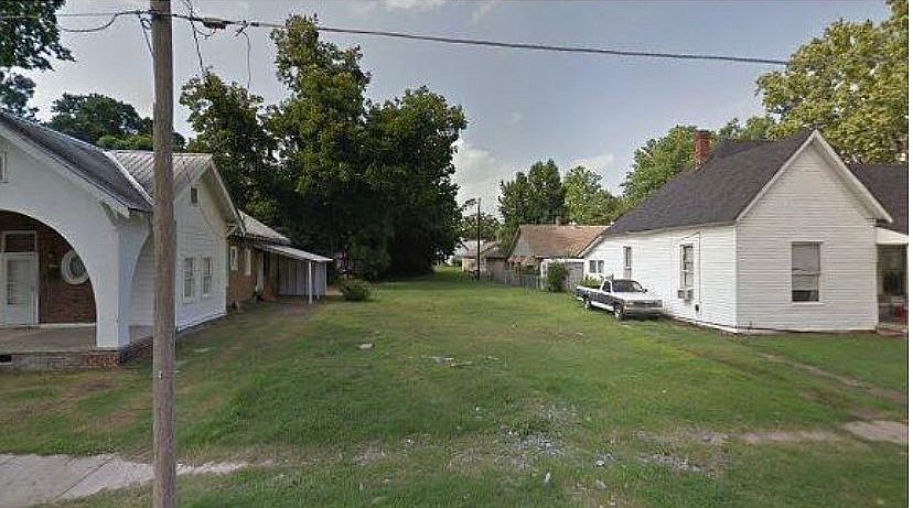 1st image of 1403 W 10th St
