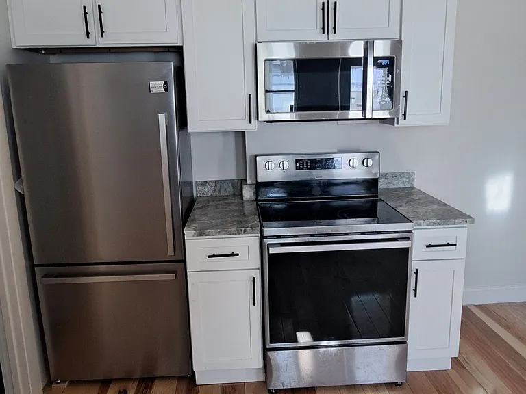 360 Elm St #1 — Photo 4