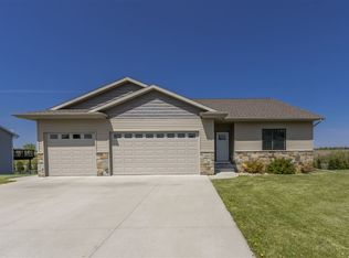 1886 Red Tail Dr, Waterloo, IA 50701