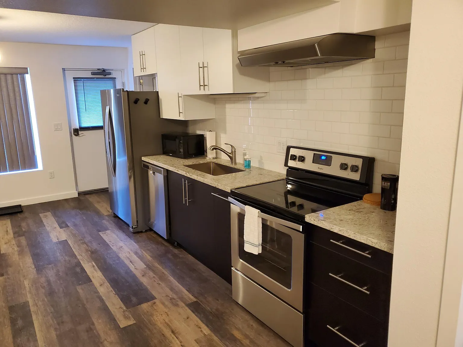 325 13th St NE — Photo 4