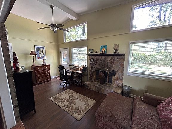 3rd image of 807 Northside Dr