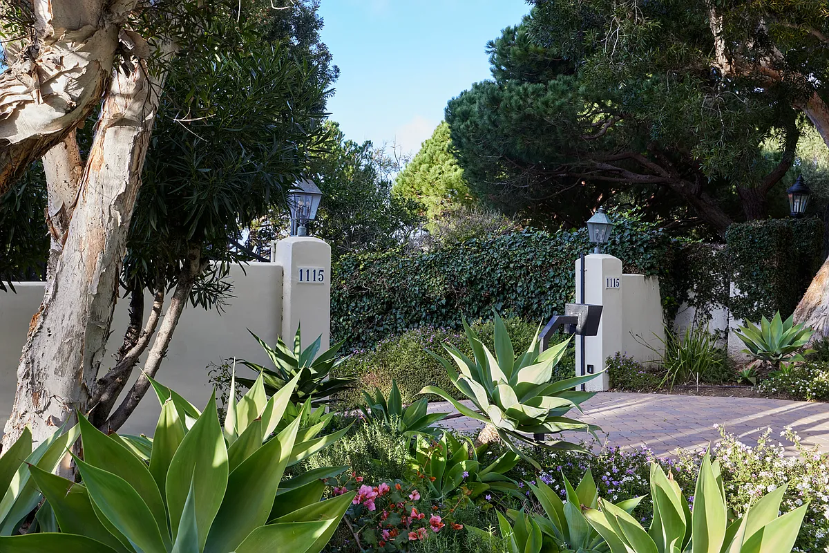 Building Photo - 1115 Palos Verdes Dr